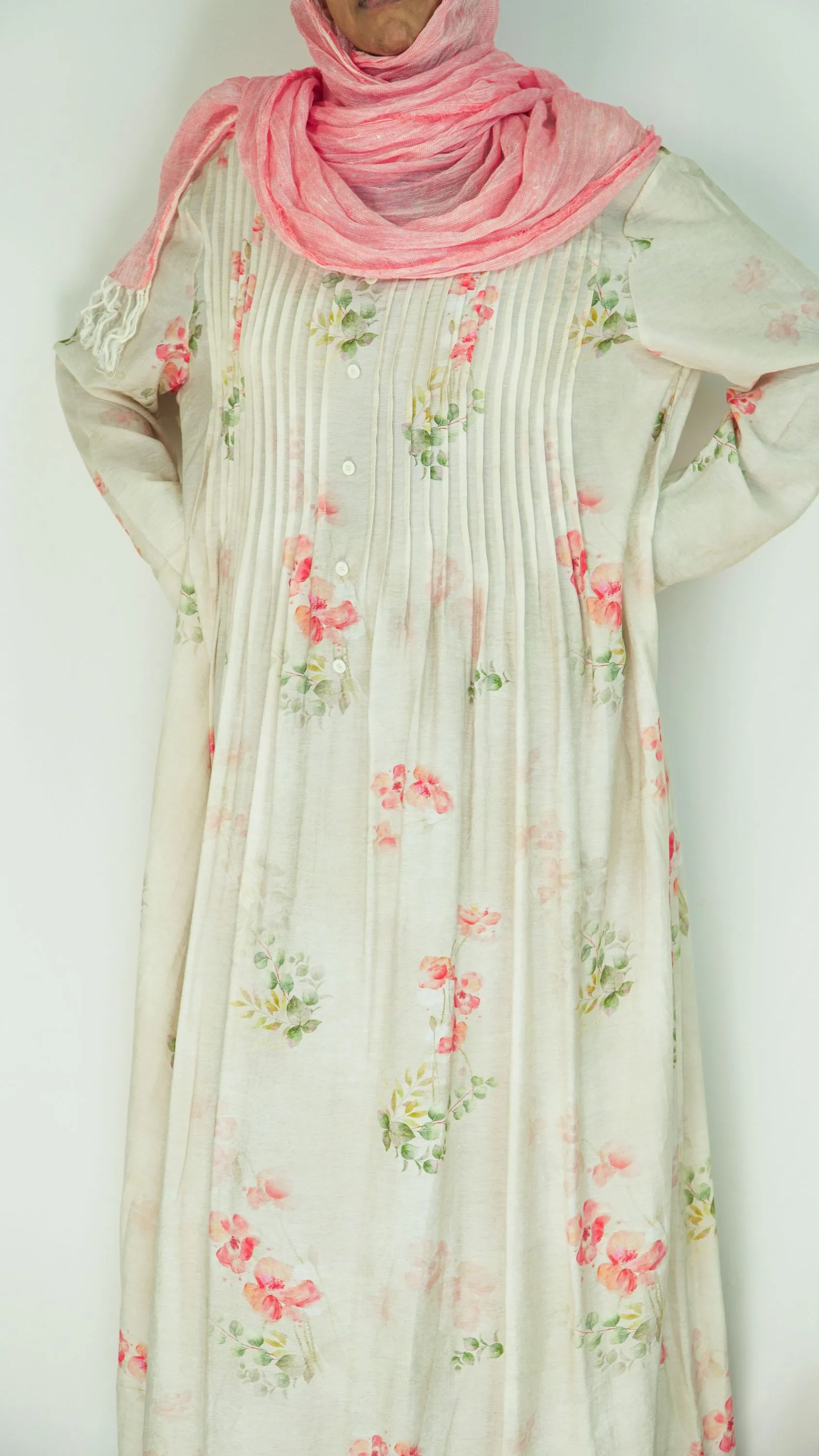 Nouvelle Abaya pour femmes musulmanes 2026, imprimé floral rose, plissée, boutonnée sur le devant, coupe ample, robe maxi modeste, été